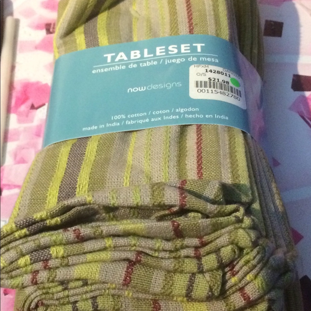 NWT Cotton 4 Place-Mat/4 Napkin Set (#1)